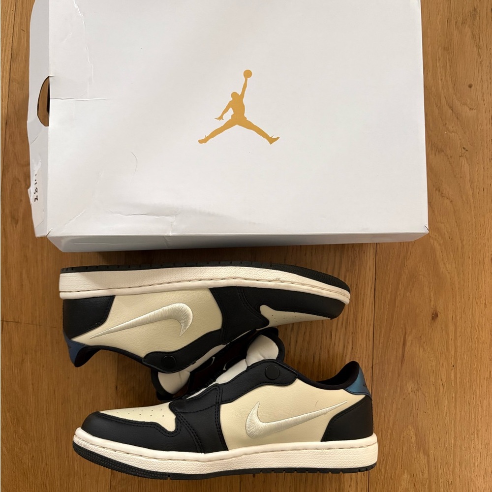 Nike Womens Air Jordan 1 Retro Low-Slip Sneakers Fossil (Size 7.5)